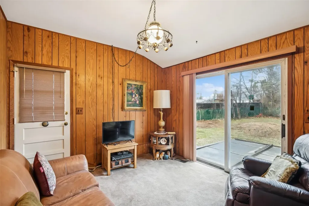 1 Spencer Way Kings Park NY 11754