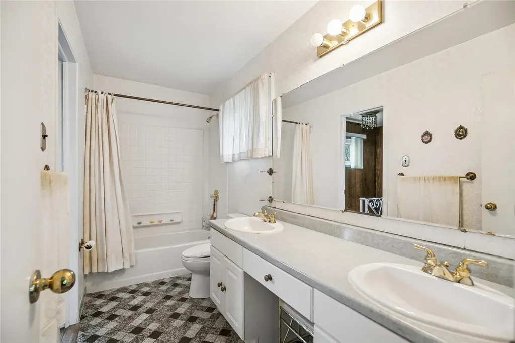 1 Spencer Way Kings Park NY 11754