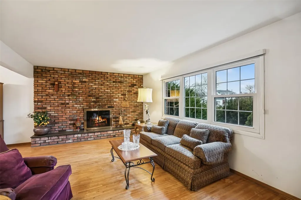1 Spencer Way Kings Park NY 11754