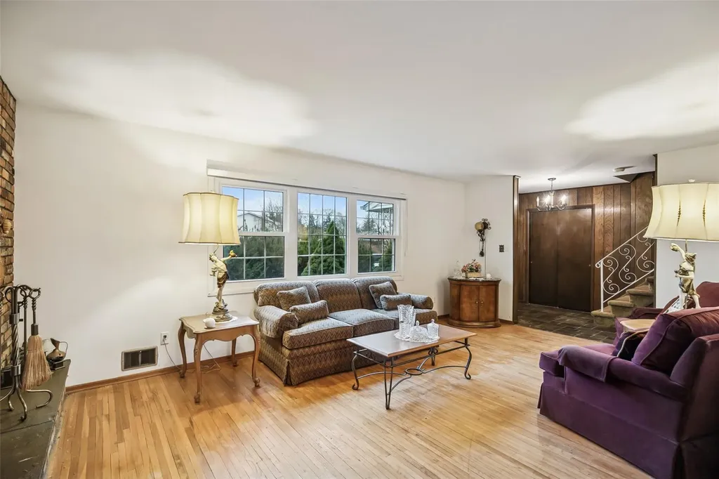 1 Spencer Way Kings Park NY 11754