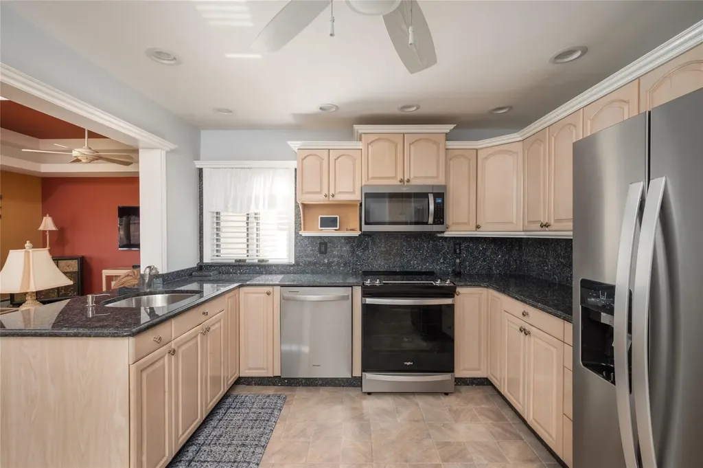 1091 Maple Lane New Hyde Park NY 11040