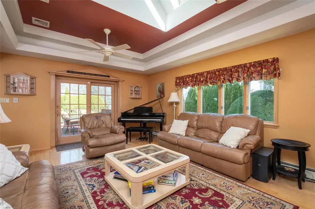 1091 Maple Lane New Hyde Park NY 11040