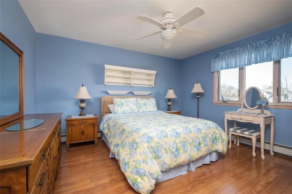 1091 Maple Lane New Hyde Park NY 11040