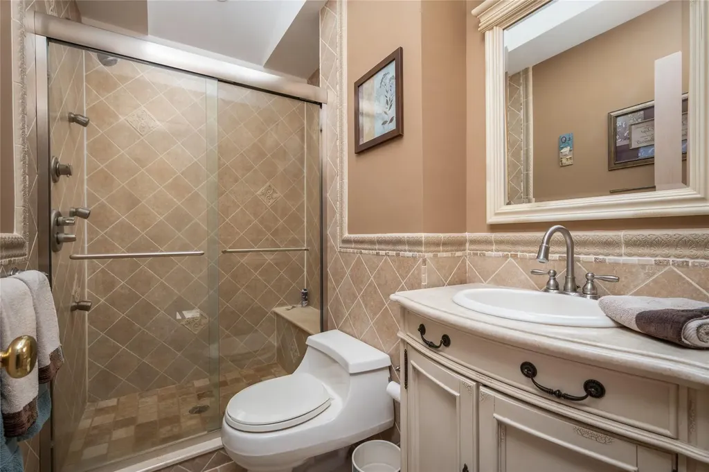 1091 Maple Lane New Hyde Park NY 11040