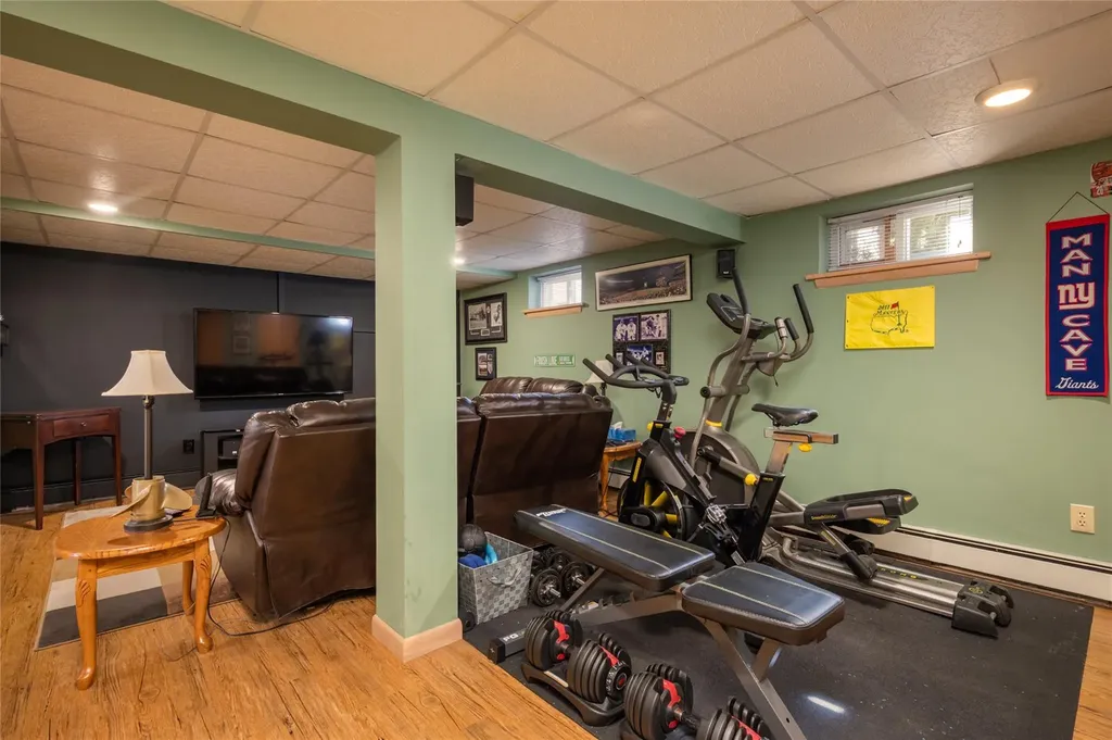 1091 Maple Lane New Hyde Park NY 11040