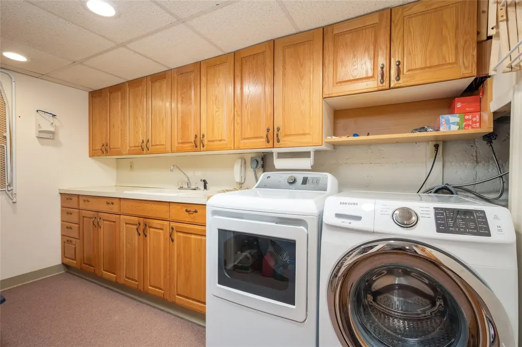1091 Maple Lane New Hyde Park NY 11040