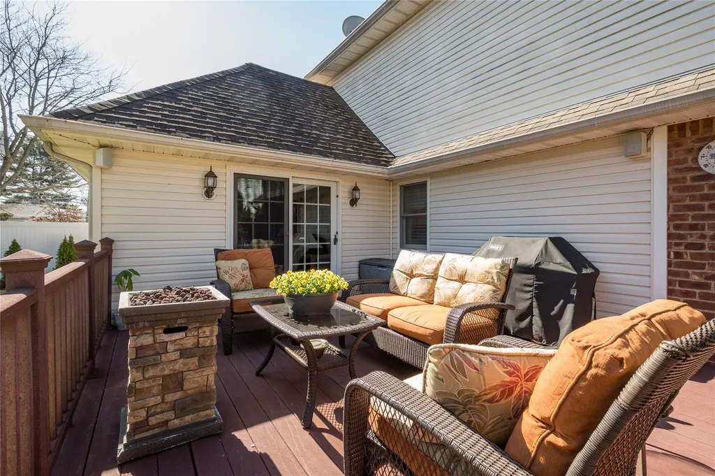 1091 Maple Lane New Hyde Park NY 11040