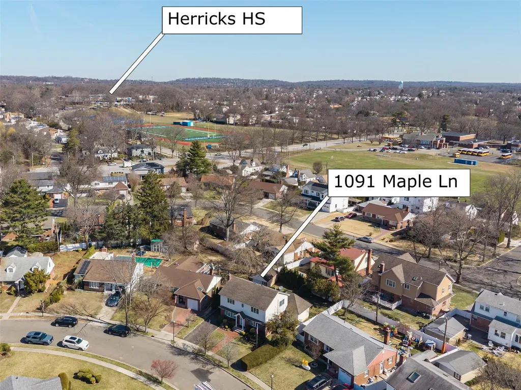 1091 Maple Lane New Hyde Park NY 11040