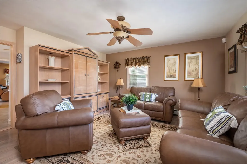 1091 Maple Lane New Hyde Park NY 11040