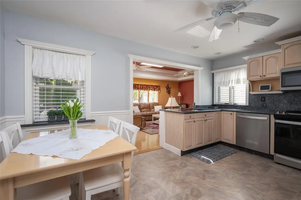1091 Maple Lane New Hyde Park NY 11040
