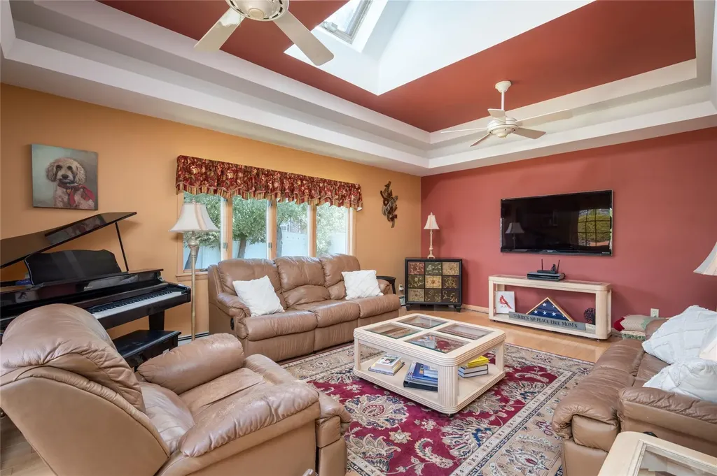 1091 Maple Lane New Hyde Park NY 11040