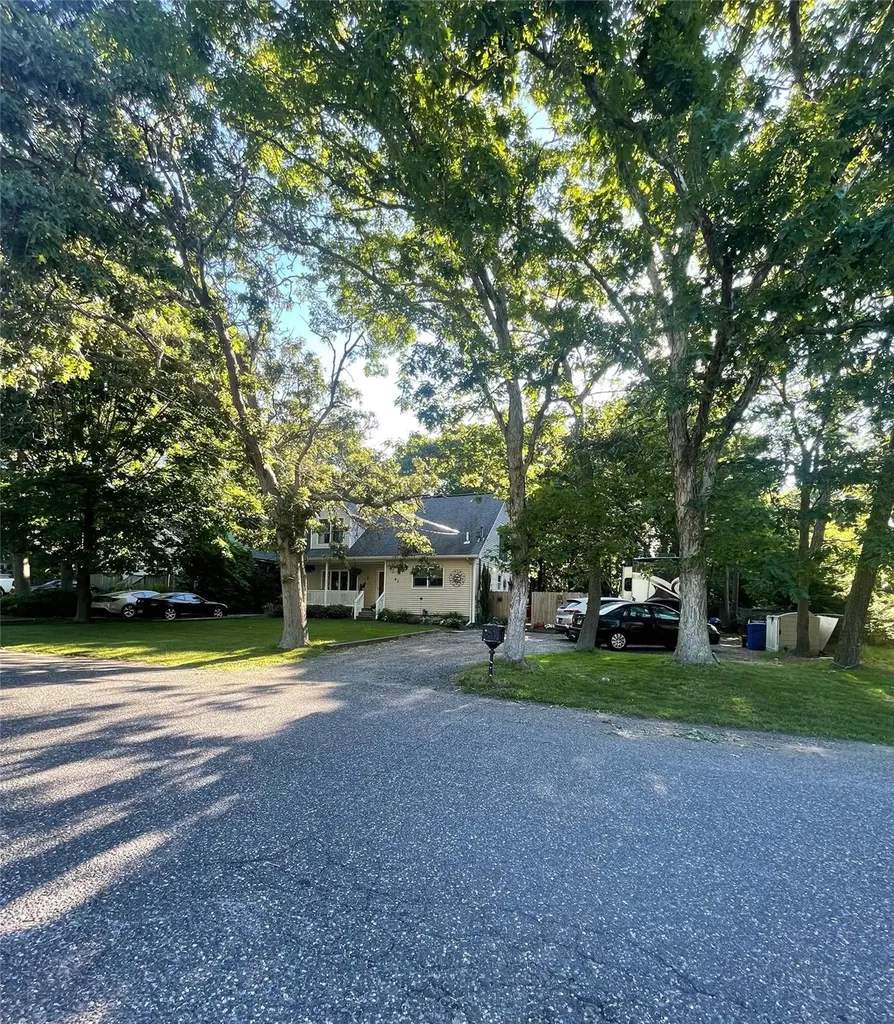 43 Floyd Road N Shirley NY 11967