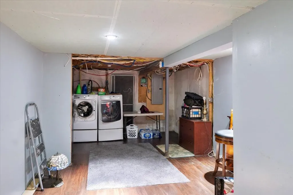 43 Floyd Road N Shirley NY 11967