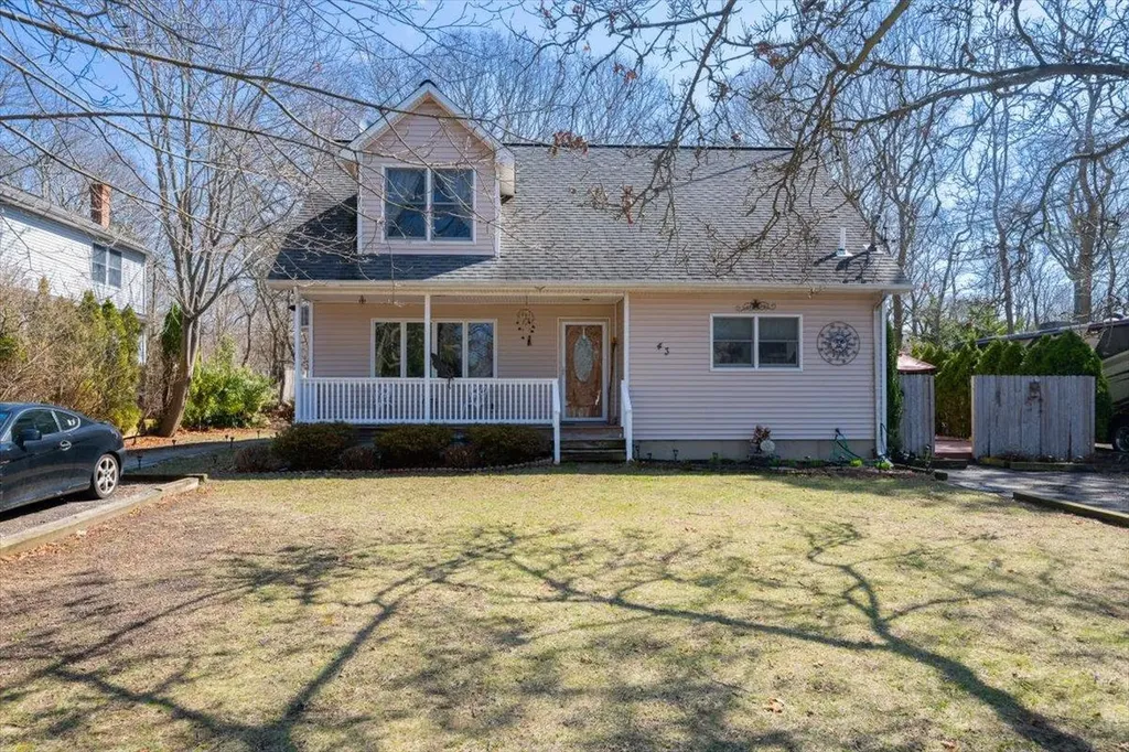 43 Floyd Road N Shirley NY 11967