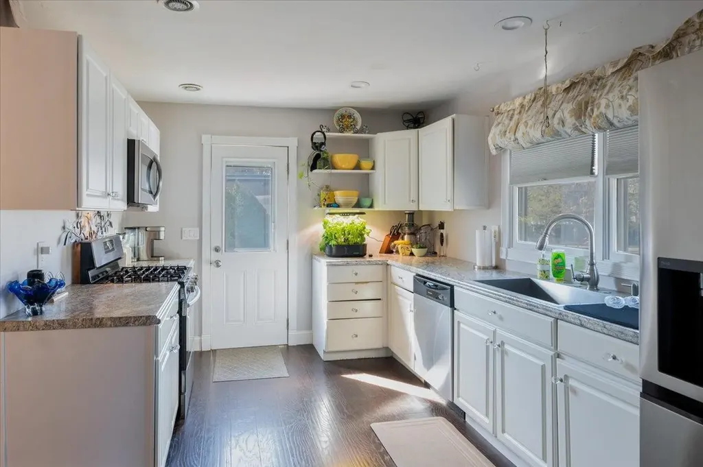 43 Floyd Road N Shirley NY 11967
