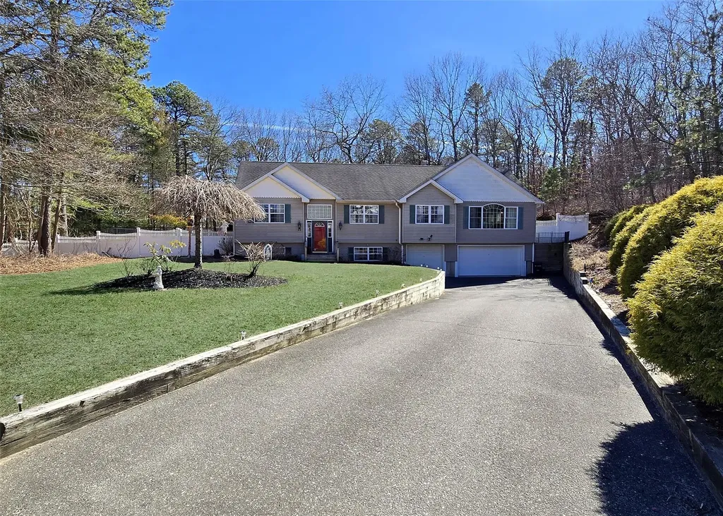 11 Doral Lane Yaphank NY 11980