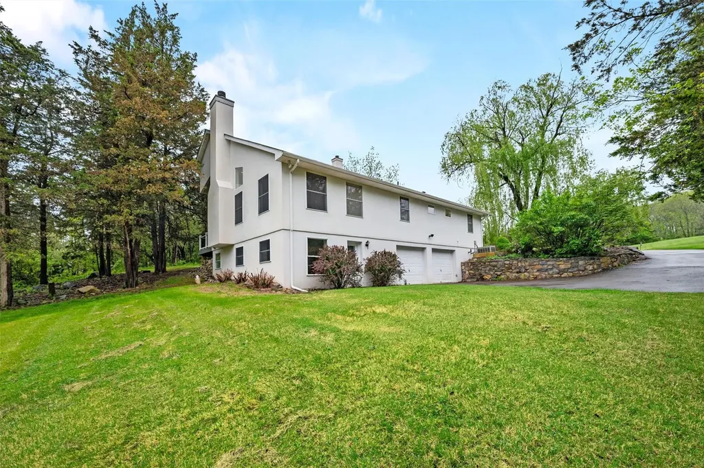 2 Bianca Court Warwick NY 10990