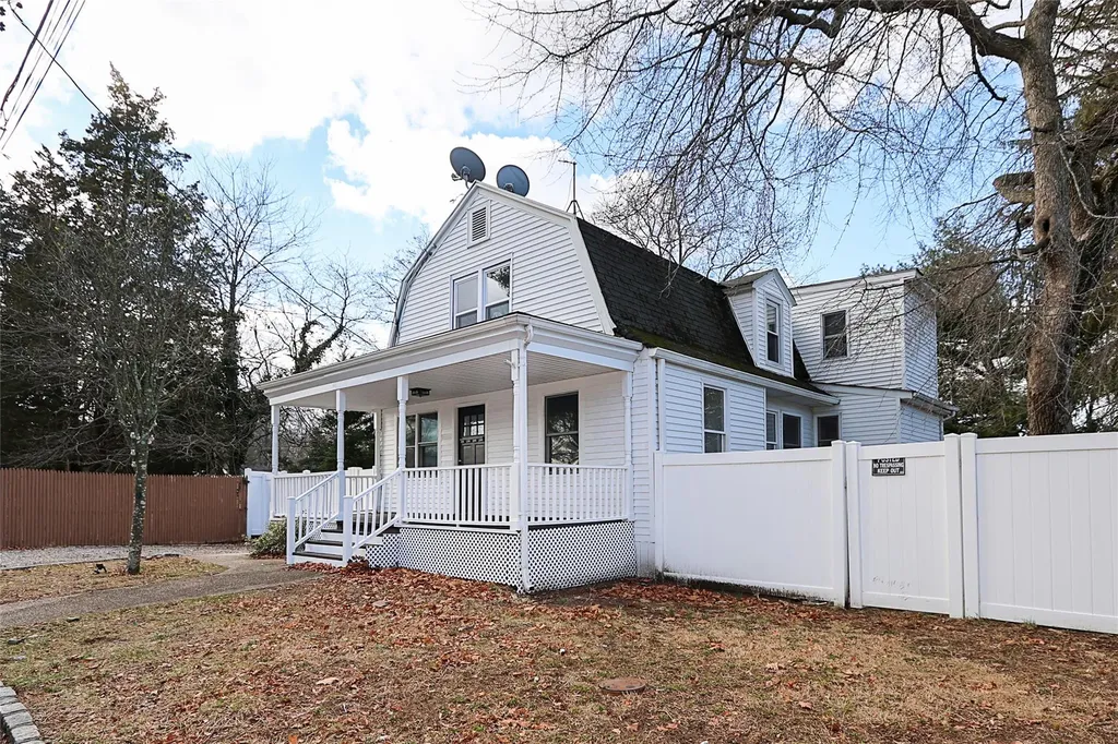 26 Thomas Place Smithtown NY 11787
