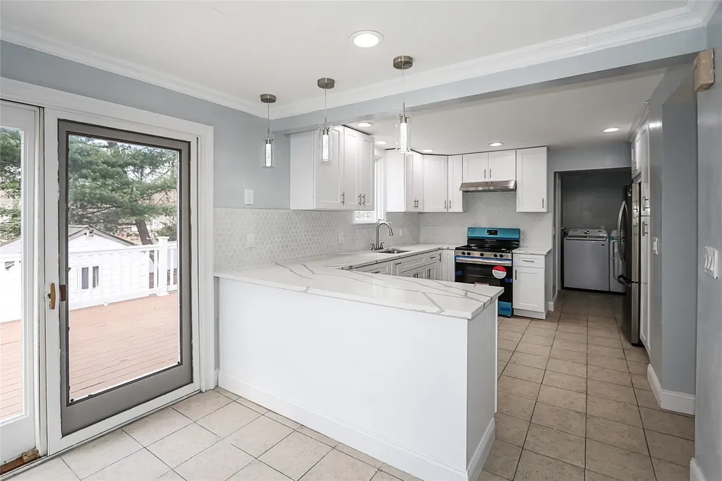 26 Thomas Place Smithtown NY 11787