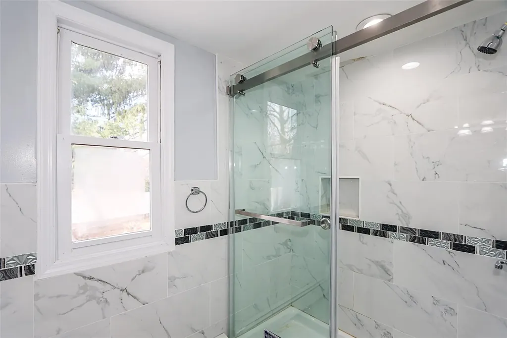 26 Thomas Place Smithtown NY 11787