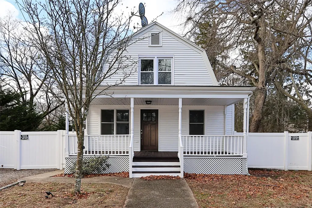 26 Thomas Place Smithtown NY 11787