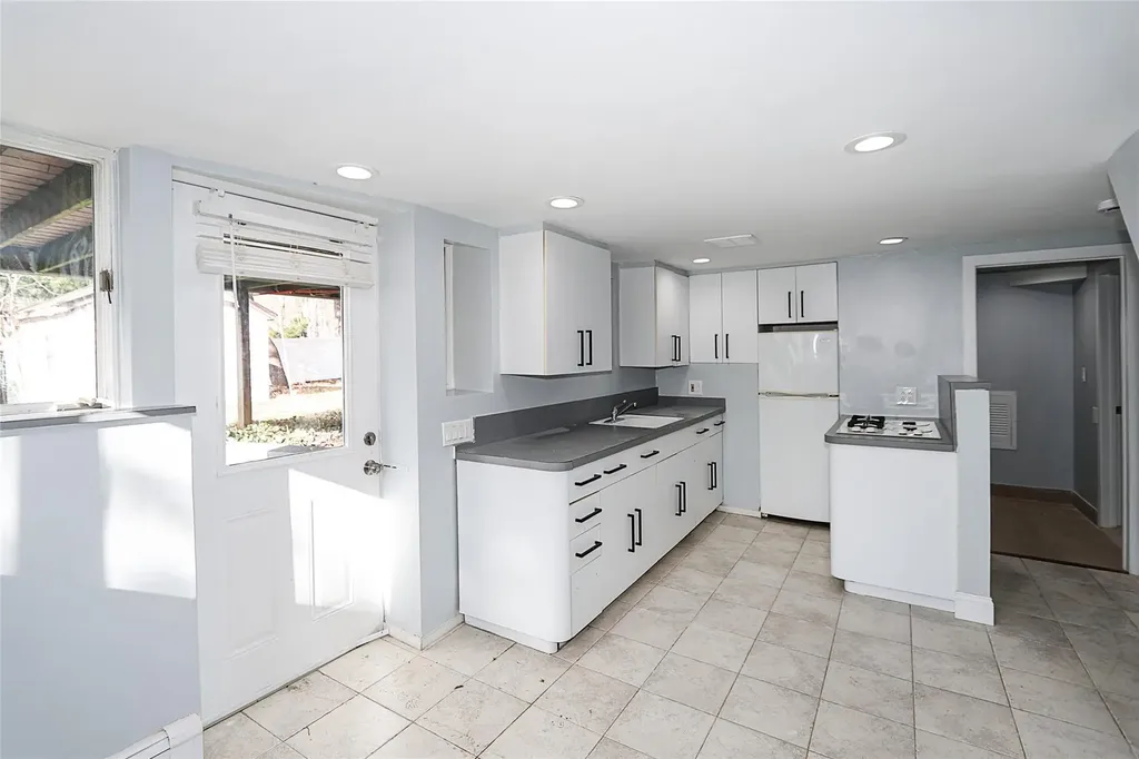 26 Thomas Place Smithtown NY 11787