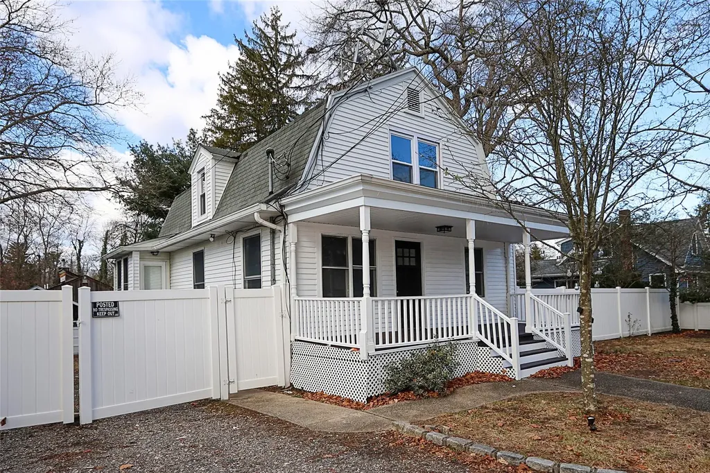 26 Thomas Place Smithtown NY 11787