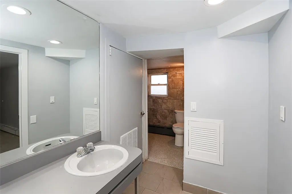 26 Thomas Place Smithtown NY 11787