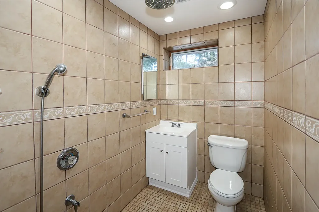 26 Thomas Place Smithtown NY 11787