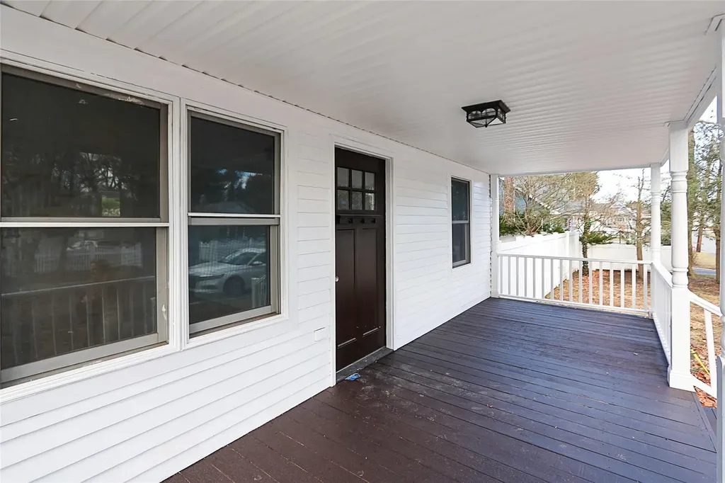 26 Thomas Place Smithtown NY 11787