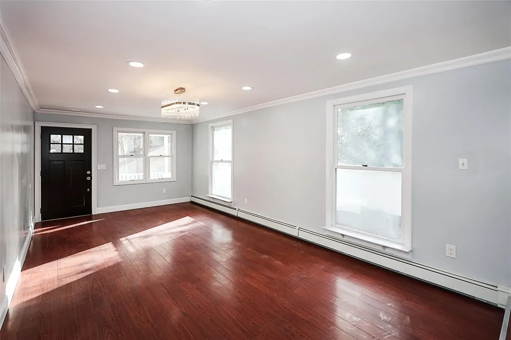 26 Thomas Place Smithtown NY 11787