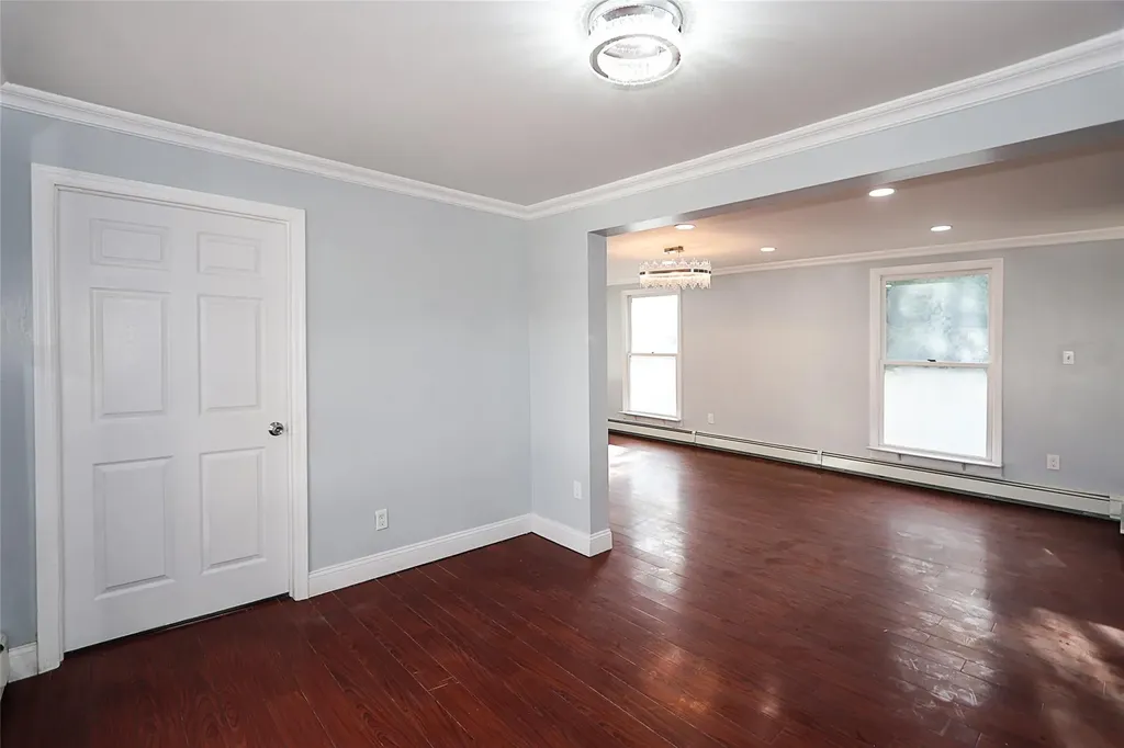 26 Thomas Place Smithtown NY 11787