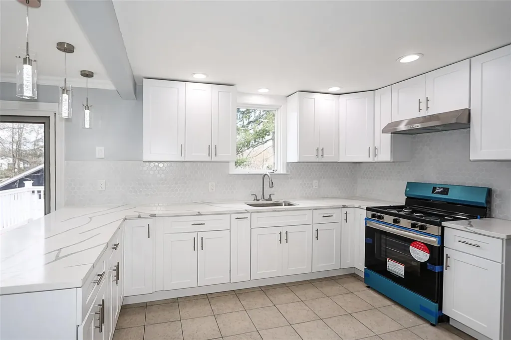 26 Thomas Place Smithtown NY 11787