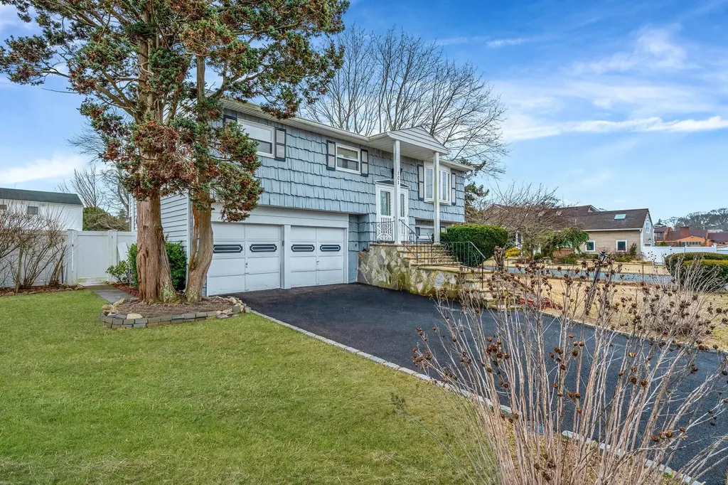 101 Spray Street Oyster Bay NY 11758