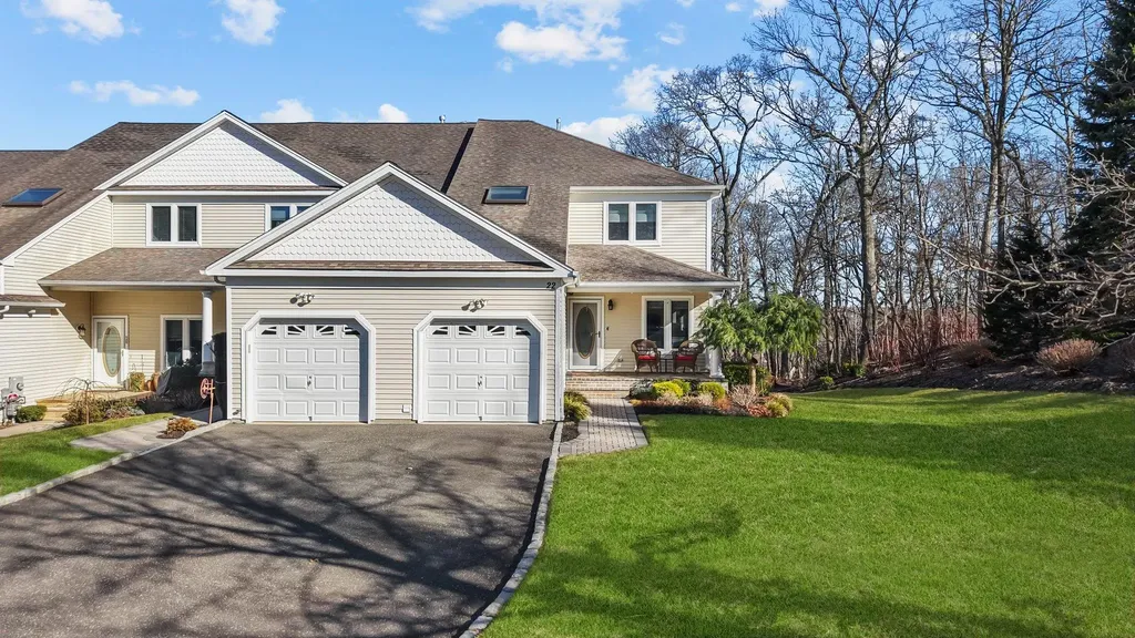 22 Lindbergh Circle Huntington NY 11743