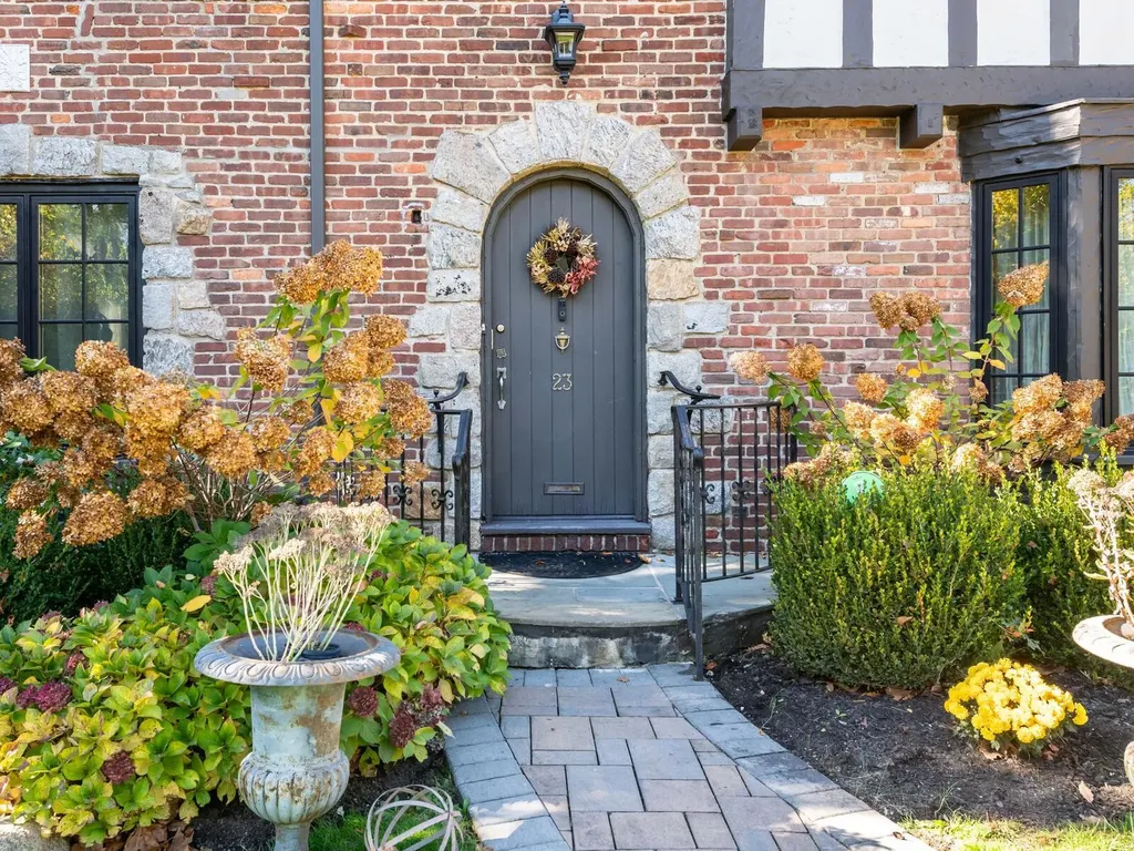 23 Castle Ridge Road Manhasset NY 11030