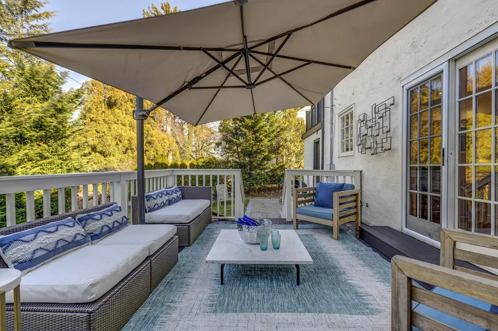 23 Castle Ridge Road Manhasset NY 11030