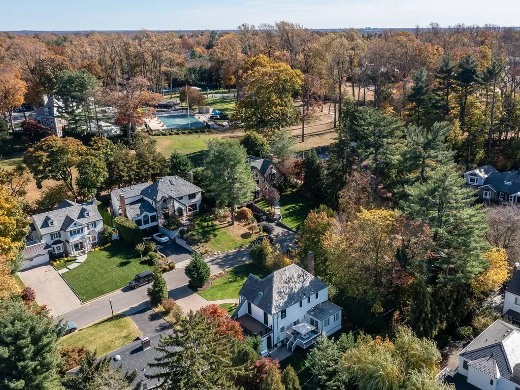 23 Castle Ridge Road Manhasset NY 11030