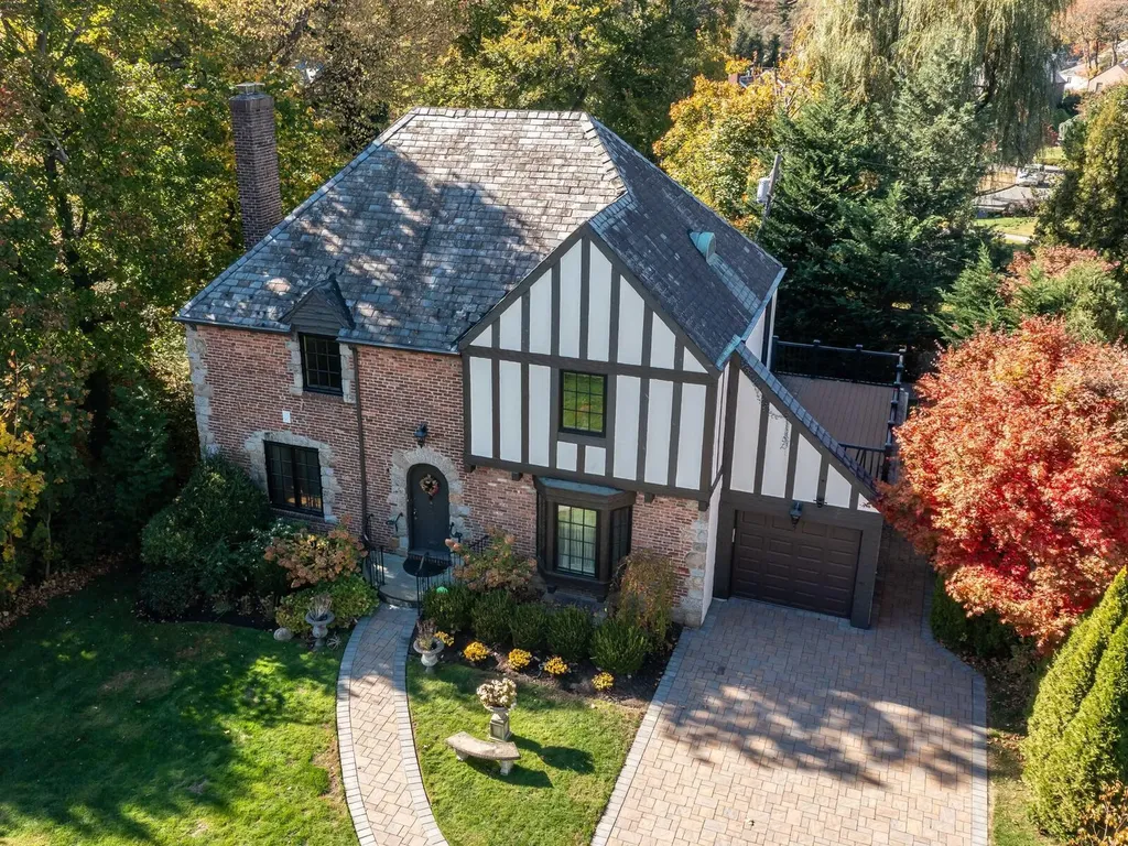 23 Castle Ridge Road Manhasset NY 11030