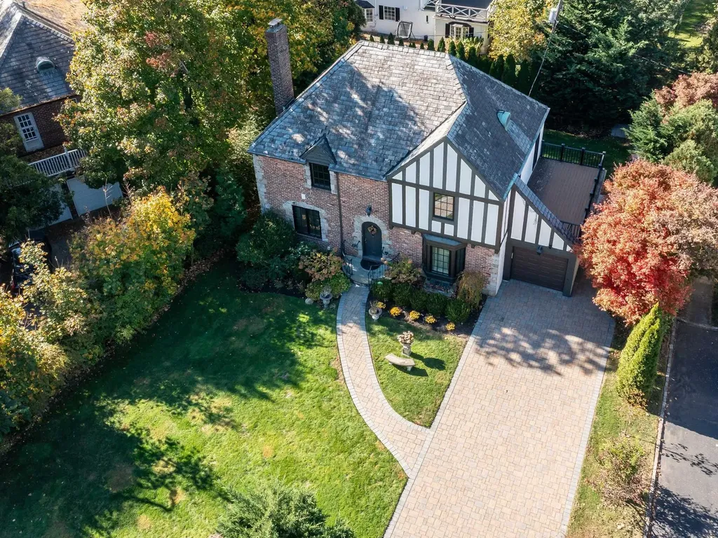 23 Castle Ridge Road Manhasset NY 11030