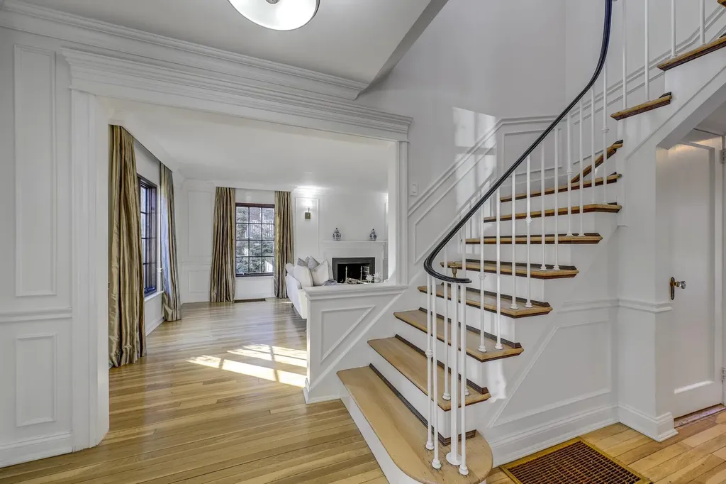 23 Castle Ridge Road Manhasset NY 11030