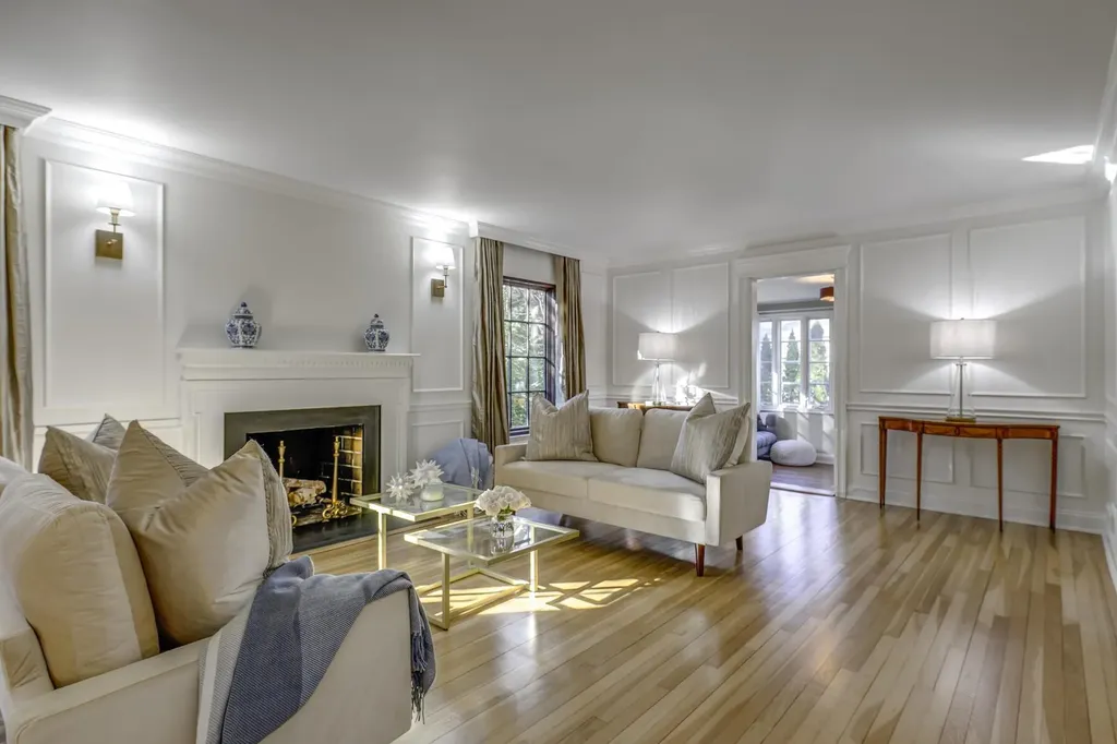 23 Castle Ridge Road Manhasset NY 11030