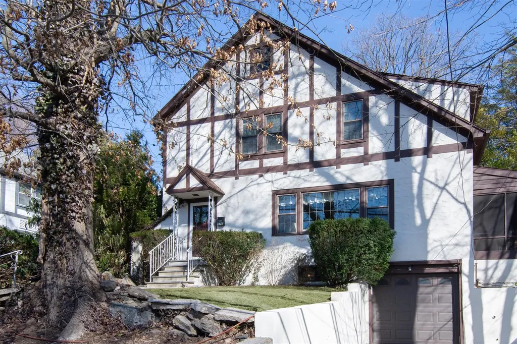 376 Aka 372 Bronxville Road Bronxville NY 10708