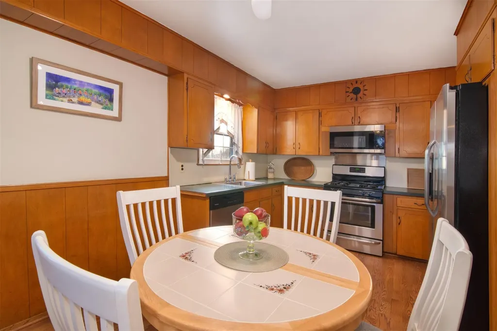 376 Aka 372 Bronxville Road Bronxville NY 10708