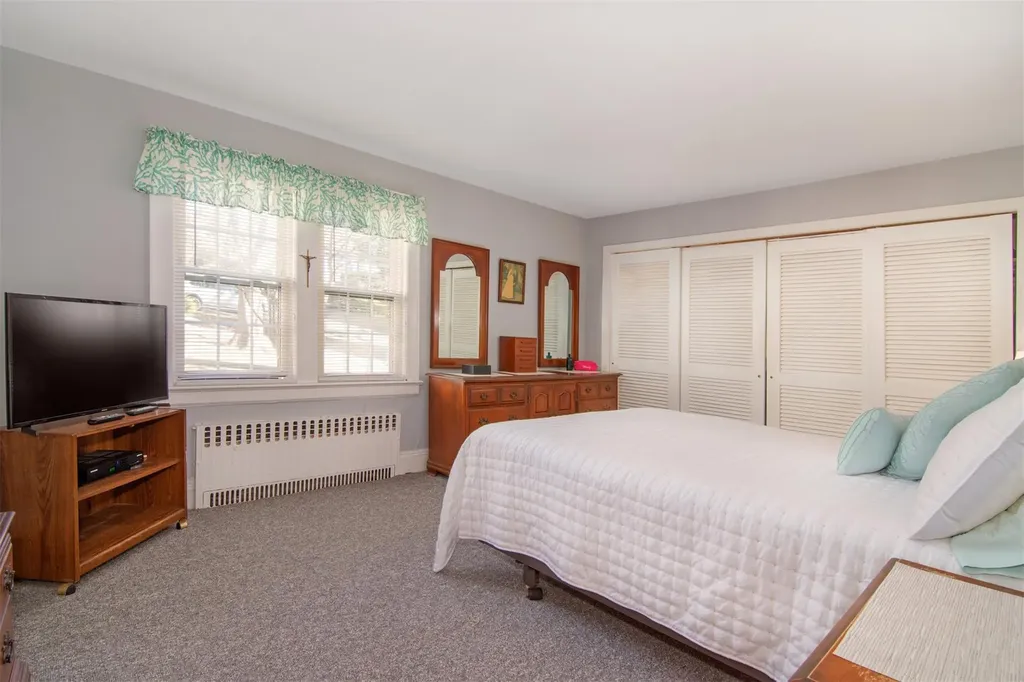 376 Aka 372 Bronxville Road Bronxville NY 10708