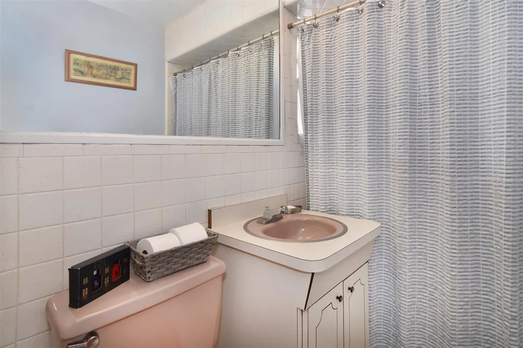 376 Aka 372 Bronxville Road Bronxville NY 10708