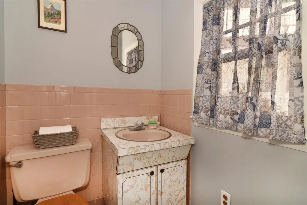 376 Aka 372 Bronxville Road Bronxville NY 10708