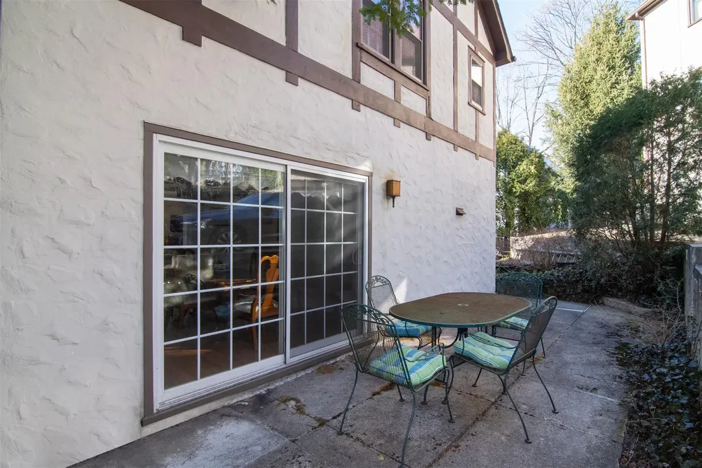 376 Aka 372 Bronxville Road Bronxville NY 10708