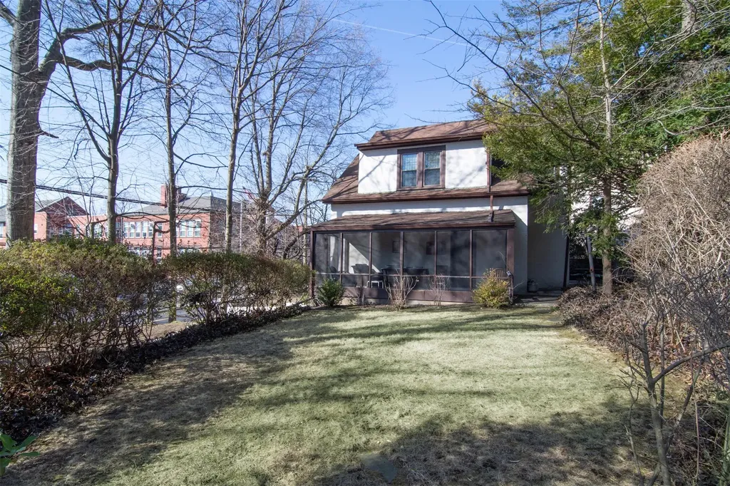 376 Aka 372 Bronxville Road Bronxville NY 10708