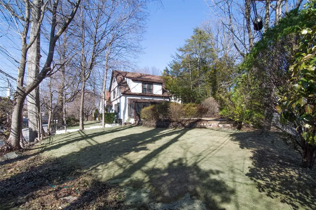 376 Aka 372 Bronxville Road Bronxville NY 10708